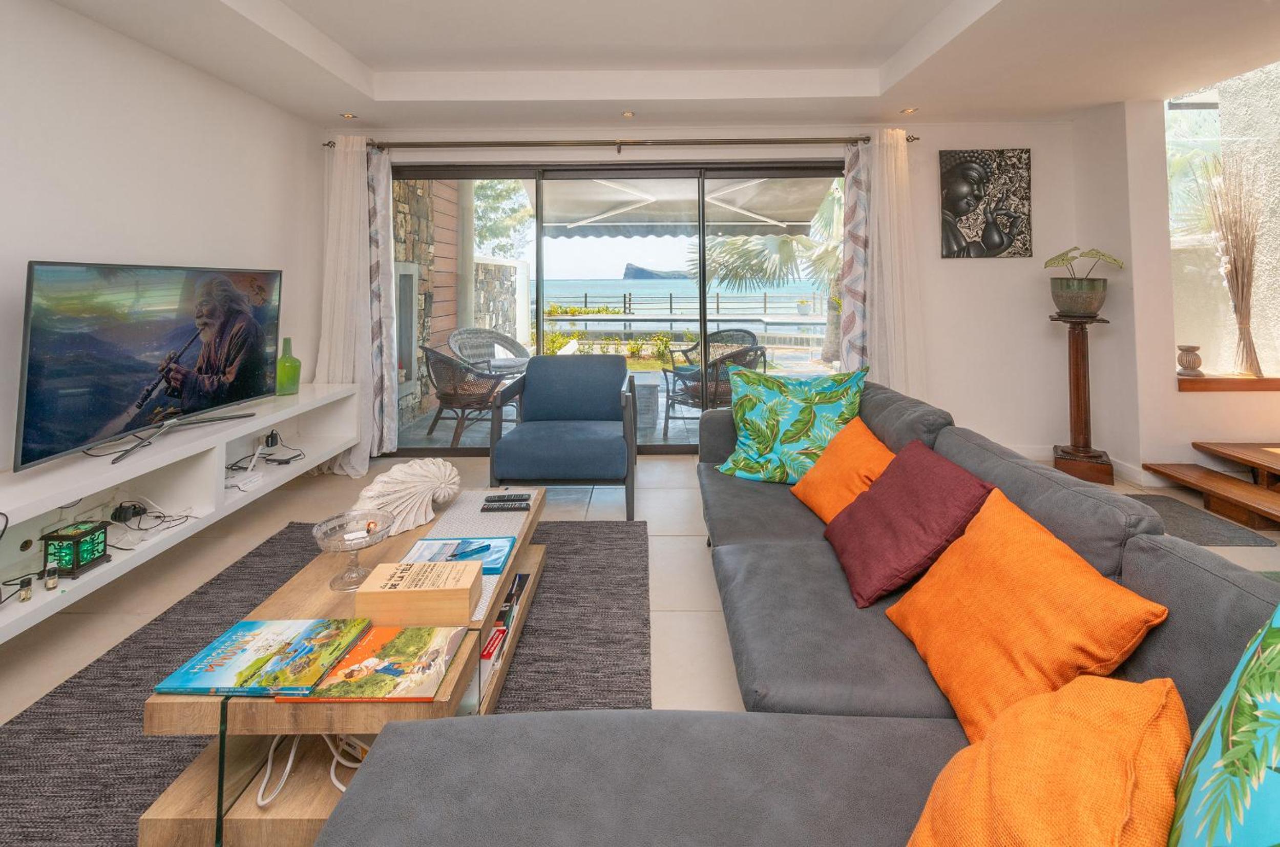 Luxury beachfront duplex, Coin de Mire view / 3Bed