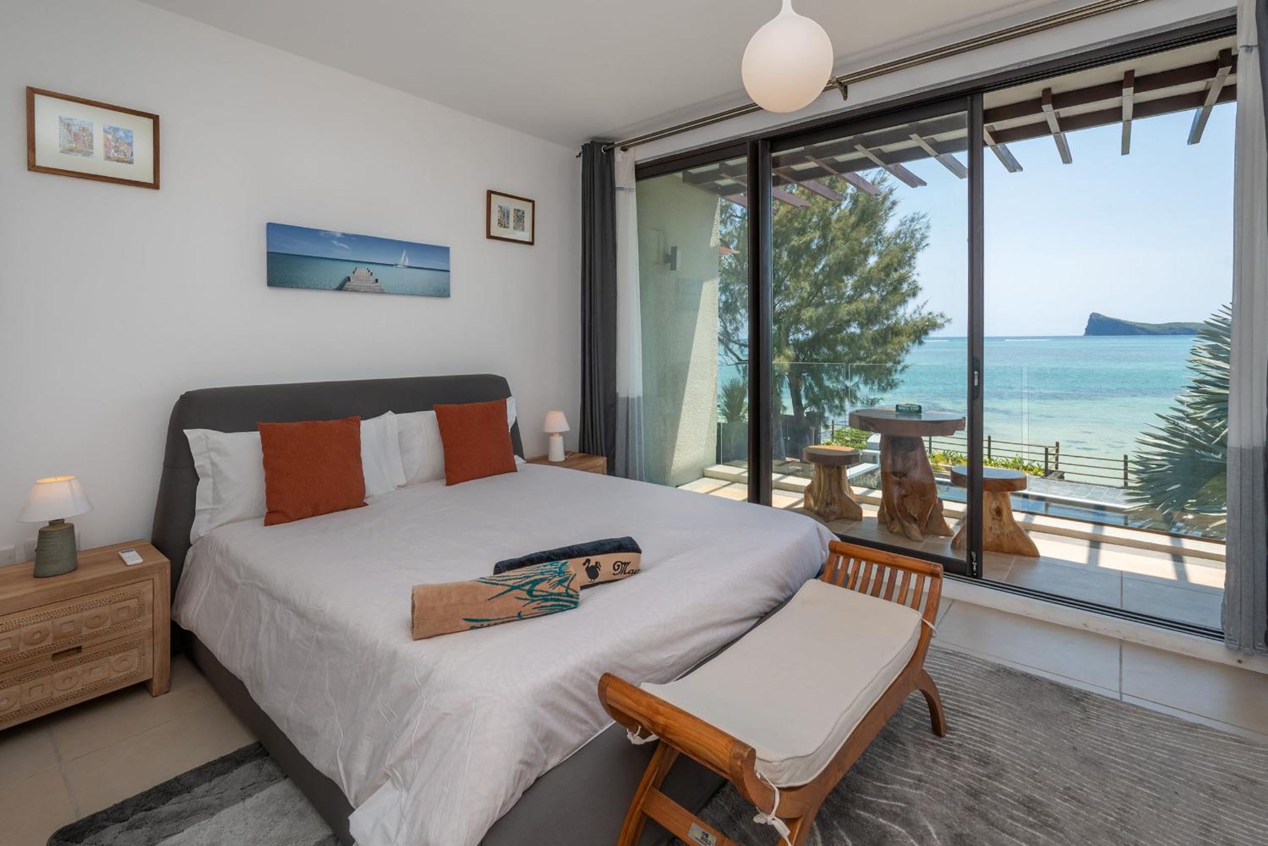 Luxury beachfront duplex, Coin de Mire view / 3Bed