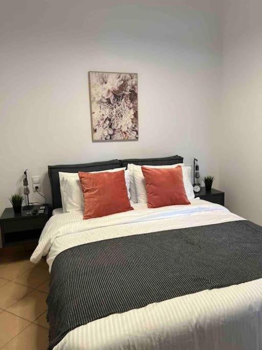 Feel Meteora 1BD luxury apt view 5