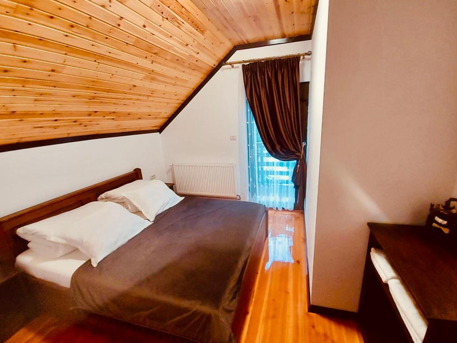 Cabana Runcuri Roșia, Bihor view 4