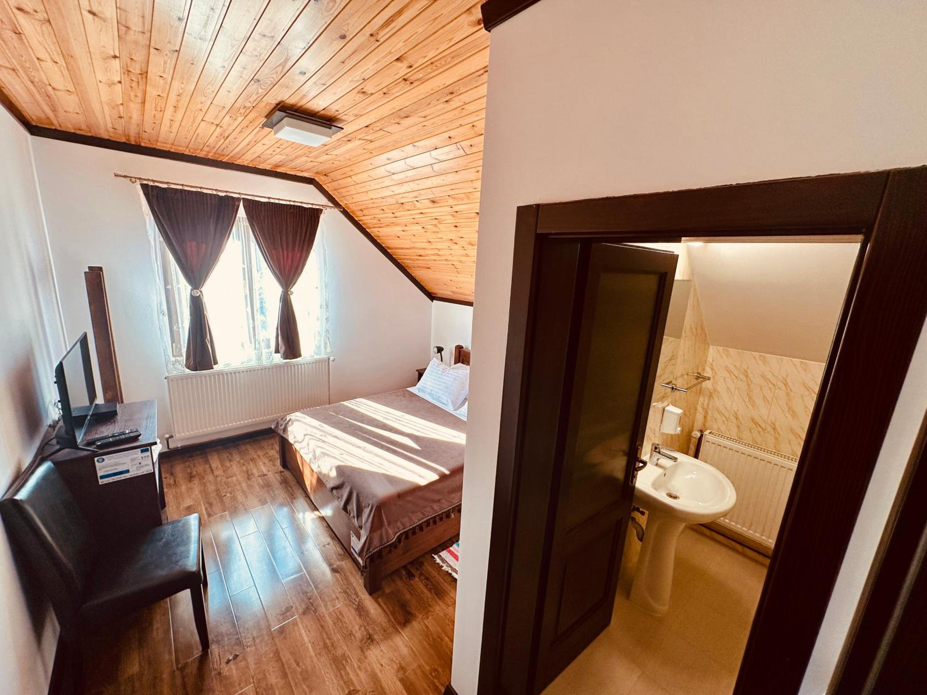 Cabana Runcuri Roșia, Bihor view 5