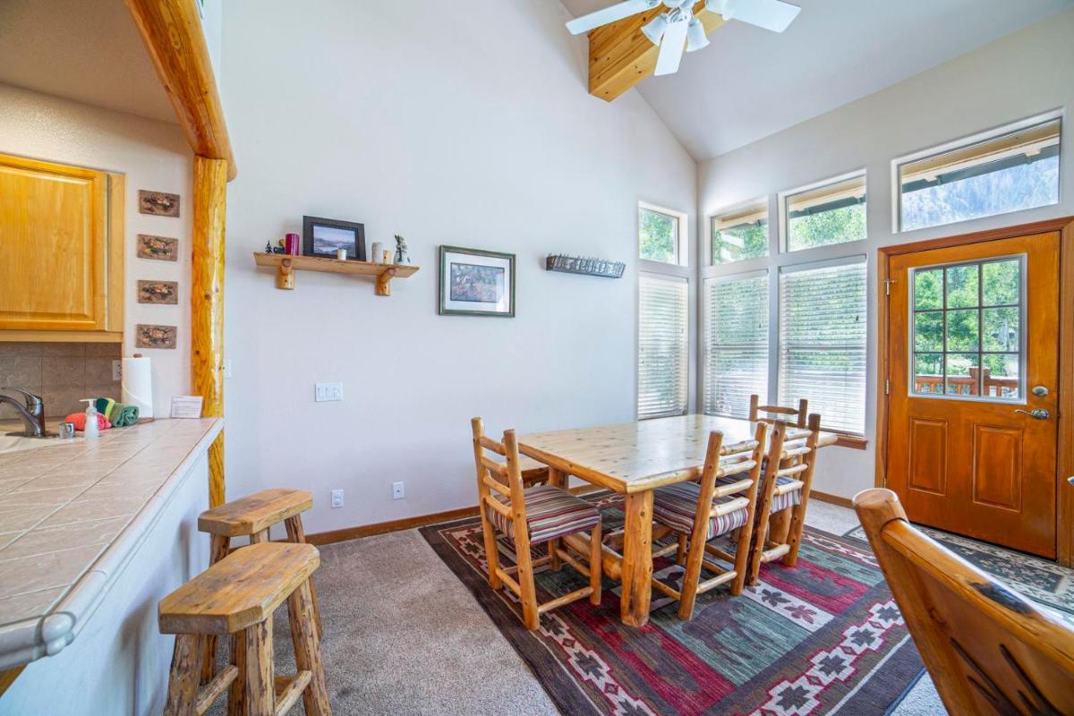 #427 - Spacious Townhome, Large Private Deck & Mountain Views view 4