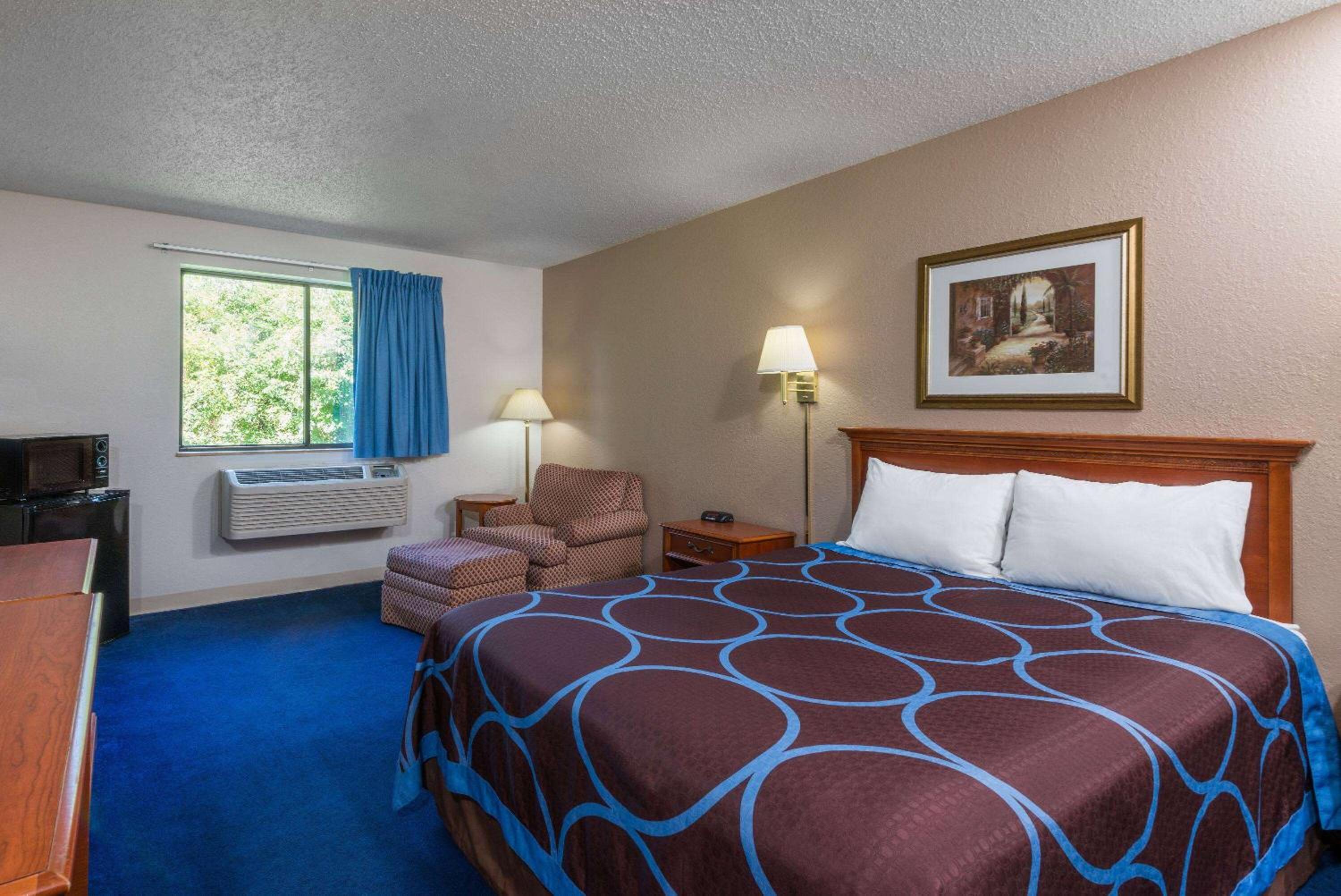 Rodeway Inn Delmont view 5