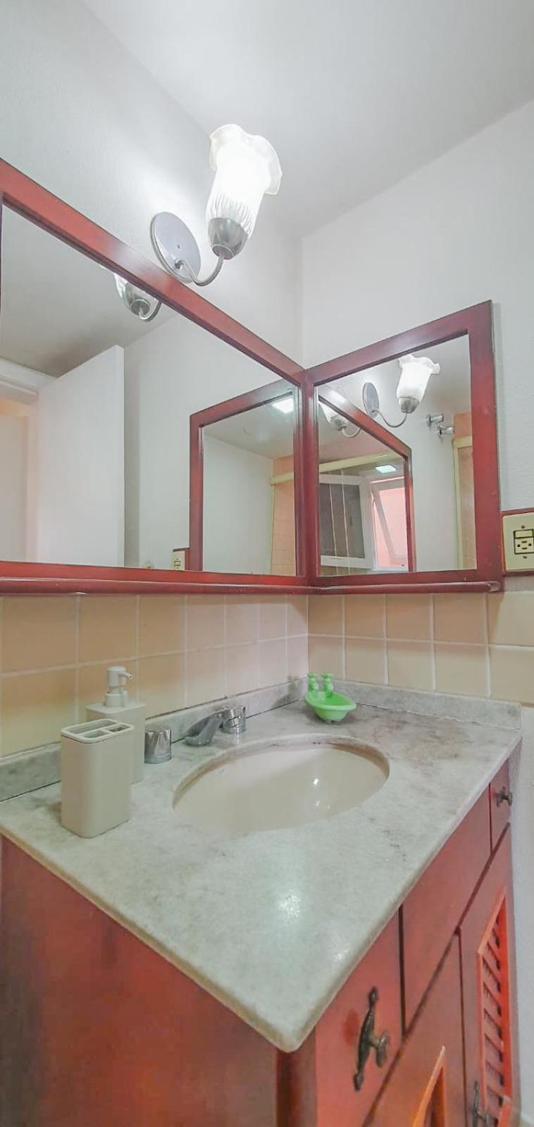 Duplex Floresta Negra - Sua Base perfeita em Gramado! Ótima LOCALIZAÇÃO LAGONegro 500m - 02 Quartos e 02 Banheiros para FAMILIA em CONDOMINIO FECHAD0, cozi