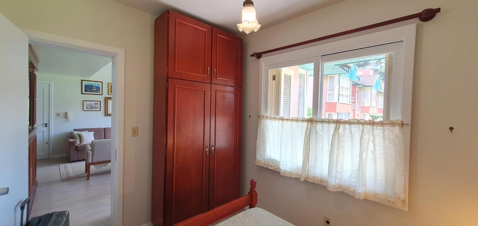 Duplex Floresta Negra - Sua Base perfeita em Gramado! Ótima LOCALIZAÇÃO LAGONegro 500m - 02 Quartos e 02 Banheiros para FAMILIA em CONDOMINIO FECHAD0, cozi