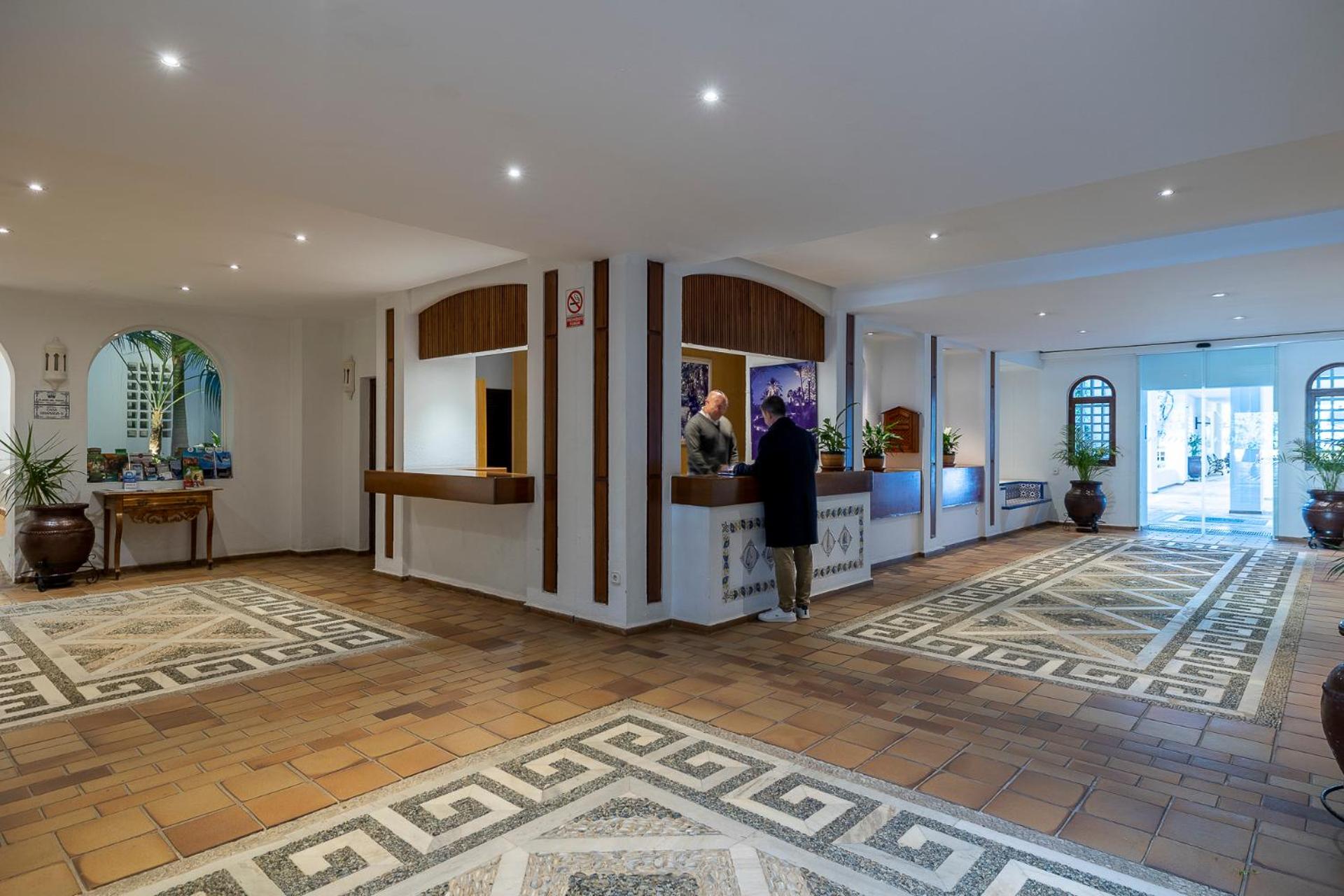 Modern 2 Bedroom Apartment, with Sea Views, in Playas del Duque - Puerto Banús - Image 3