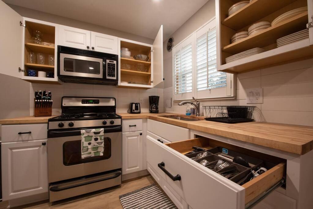 Cozy Condo in the Heart of Royal Oak