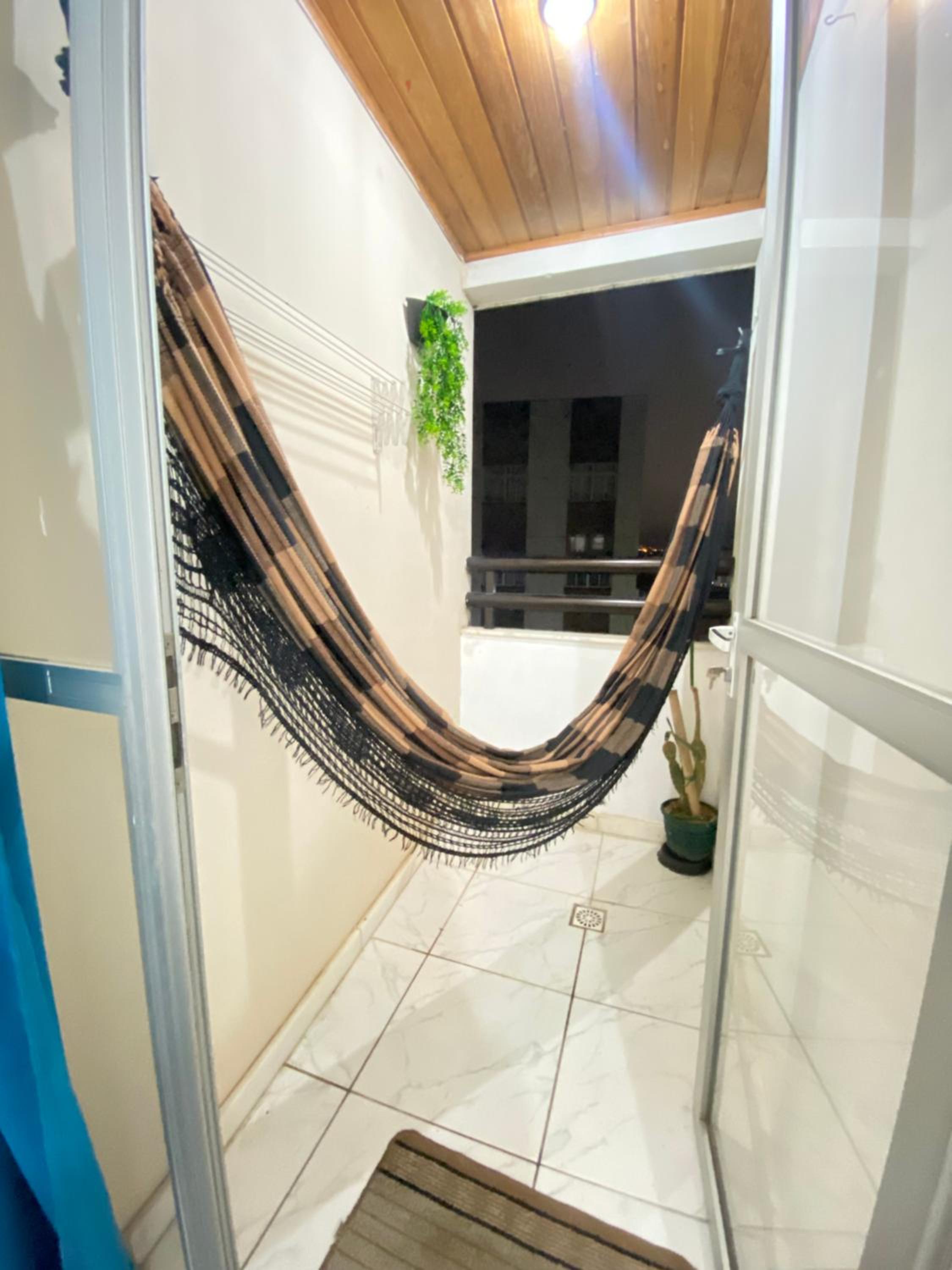 Apartamento bem localizado com varanda