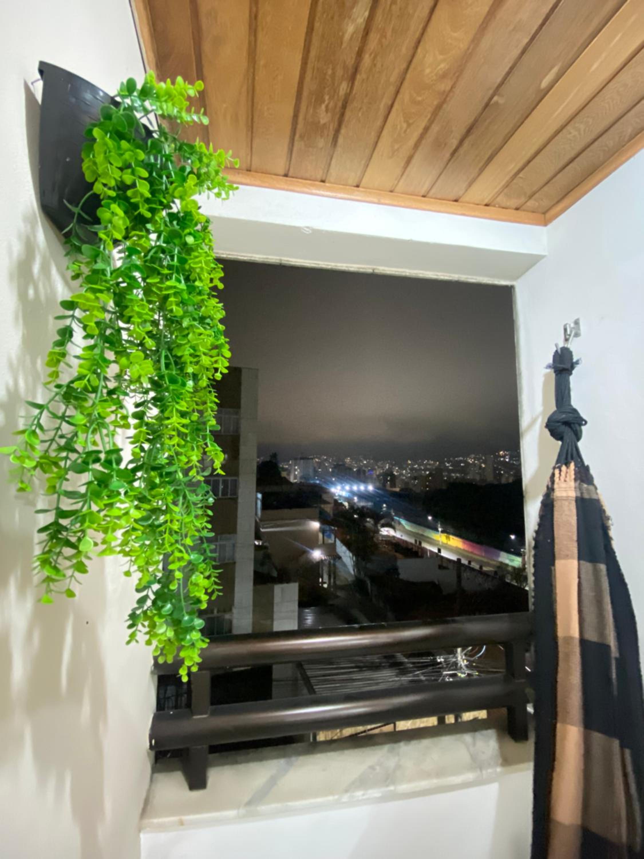 Apartamento bem localizado com varanda