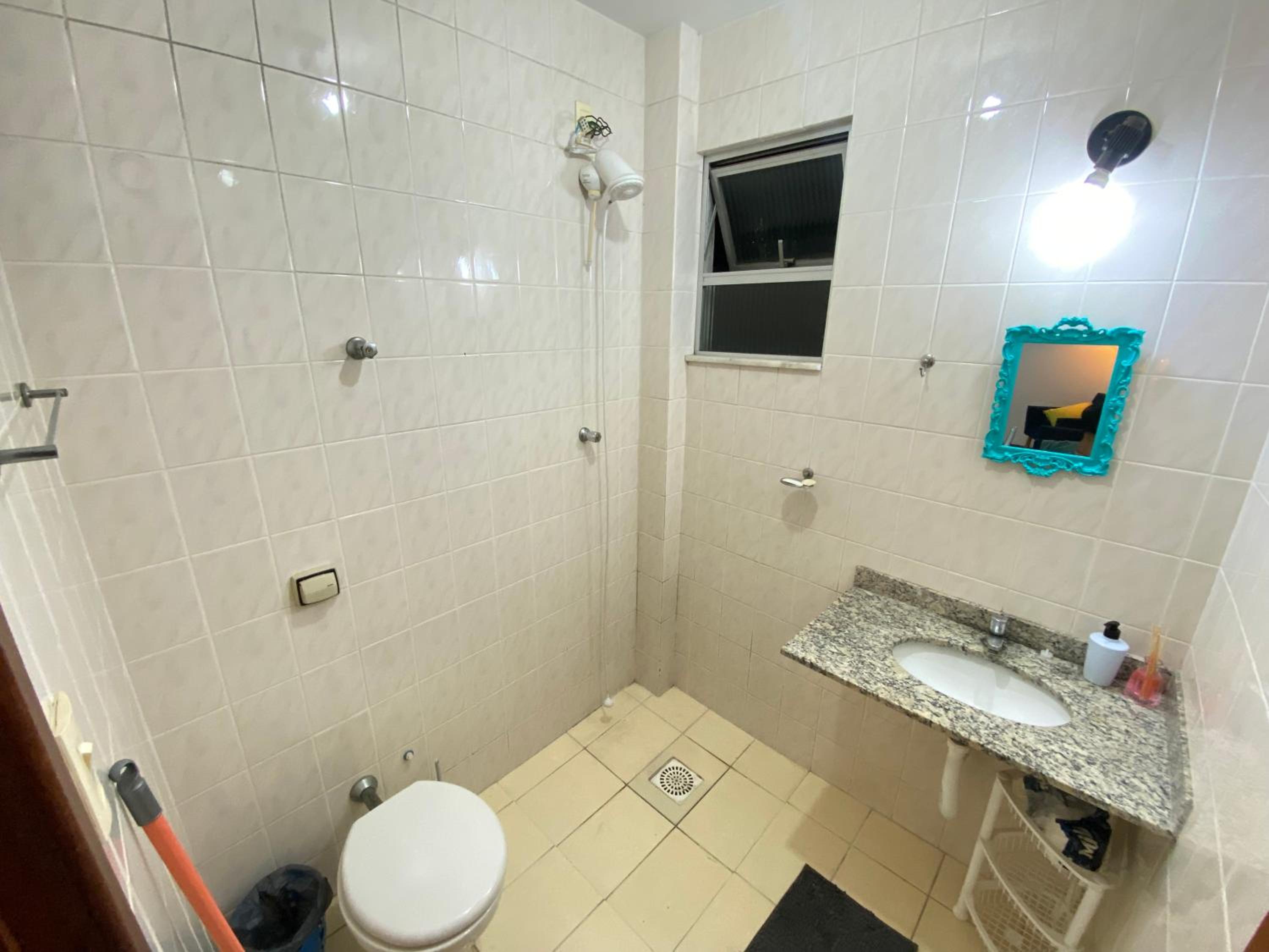 Apartamento bem localizado com varanda