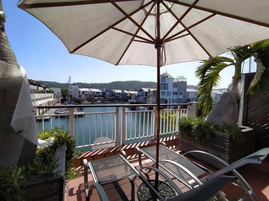 WATERFRONT - 1 South Quay lovely two bed on water view 5