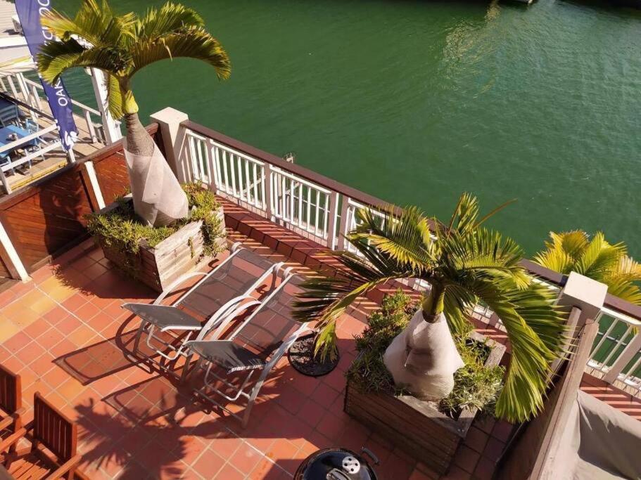 WATERFRONT - 1 South Quay lovely two bed on water view 4