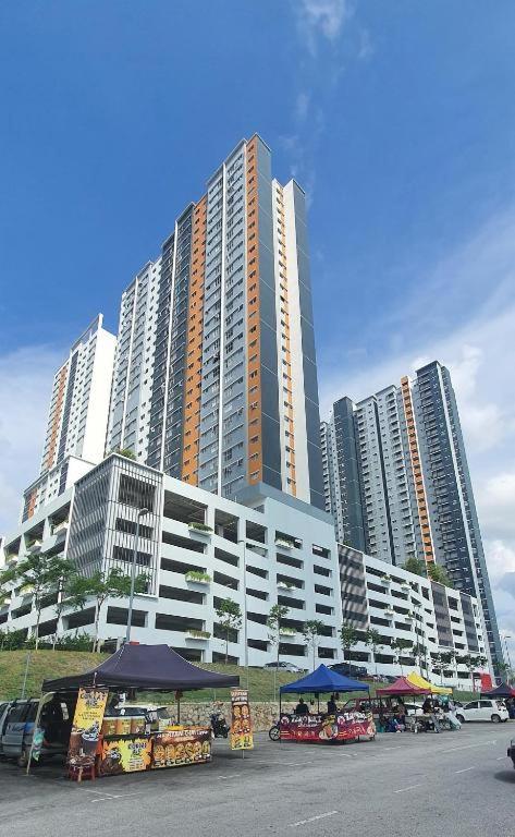 Airport stay Entire 3 BDR Apart, sleeps 4-5 guests, Kota Warisan KLIA