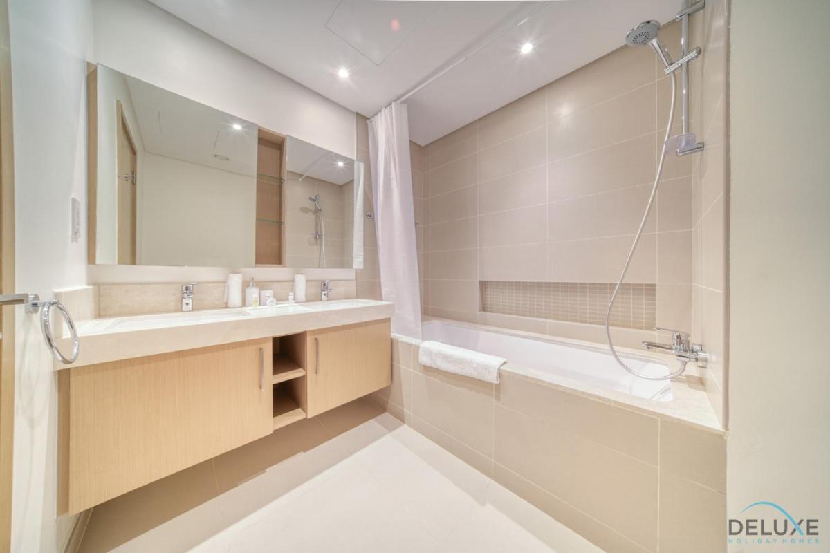 Elegant 2BR at 5242 Tower 2 Dubai Marina by Deluxe Holiday Homes