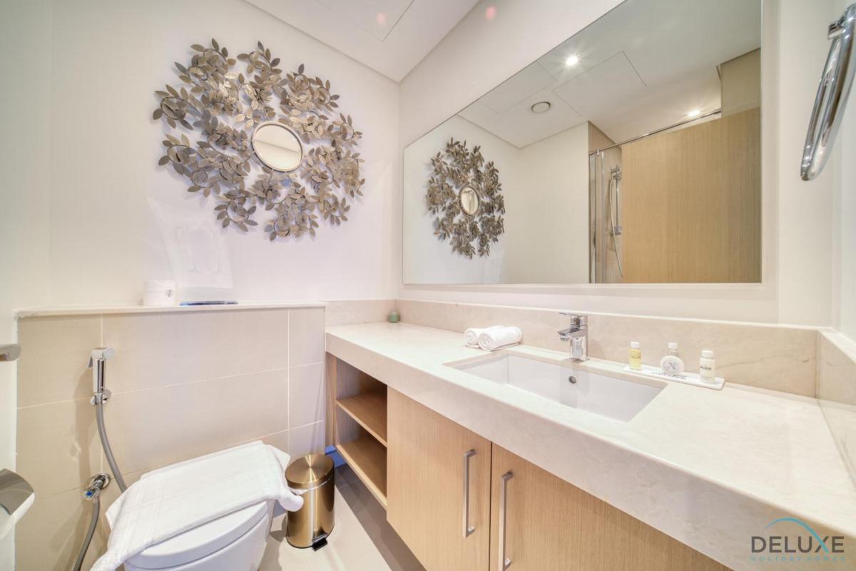 Elegant 2BR at 5242 Tower 2 Dubai Marina by Deluxe Holiday Homes