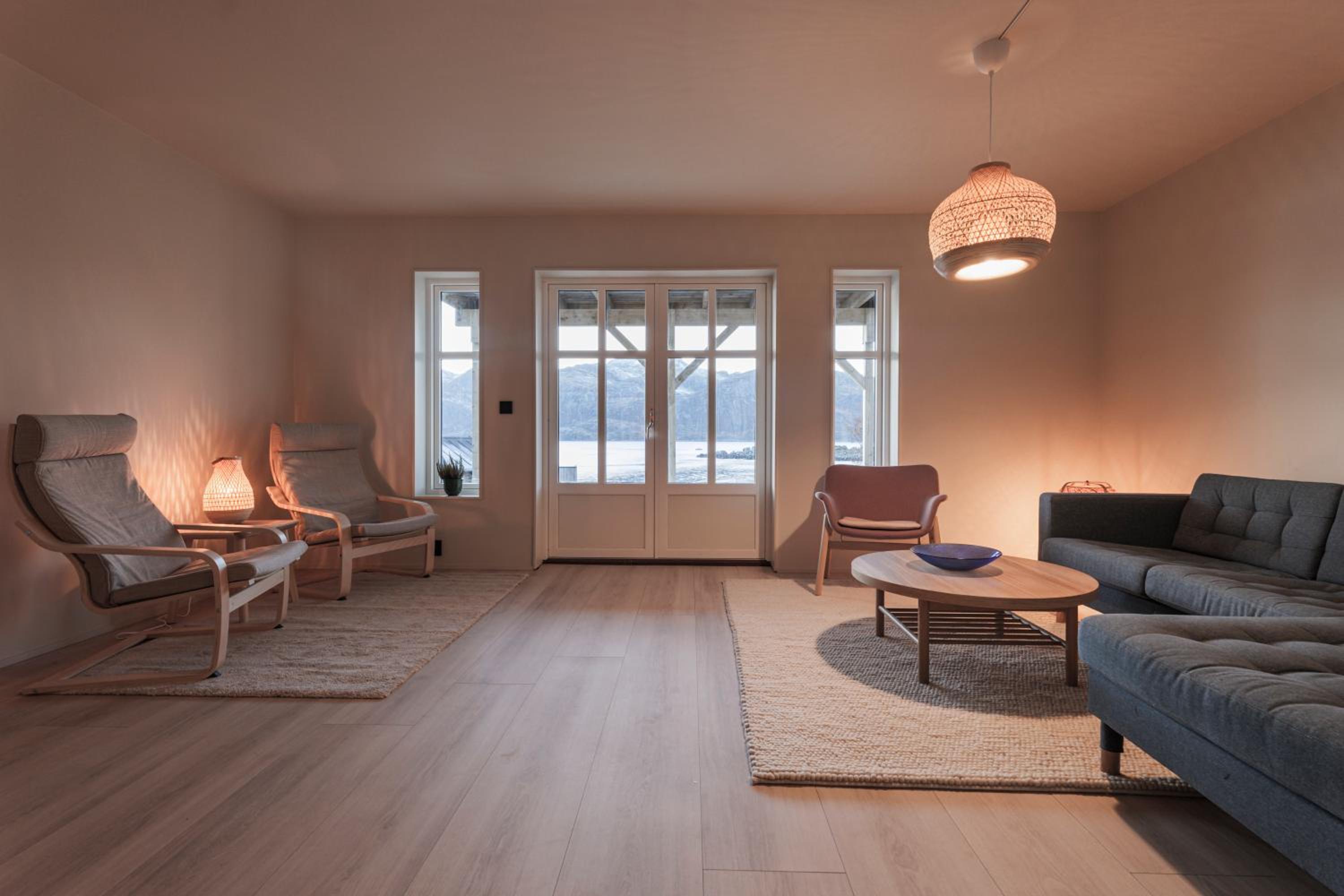 Up-scale apartment in picturesque surroundings