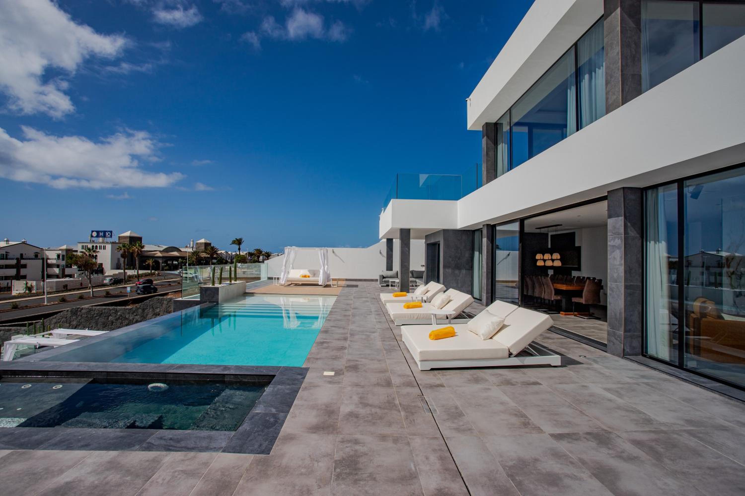 Villa Infinity