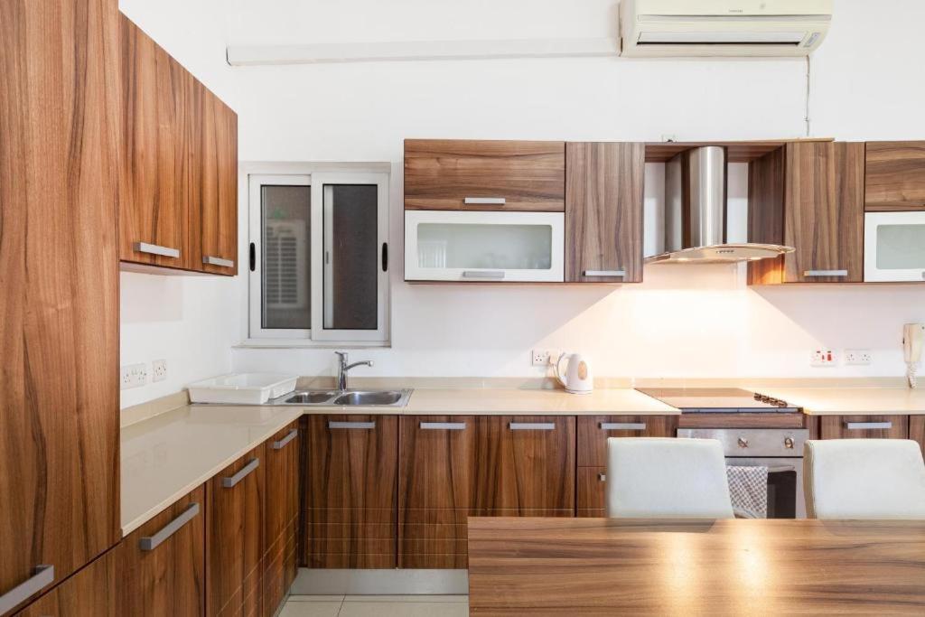 Stylish & Super Central 2BR apartment by 360 Estates view 5