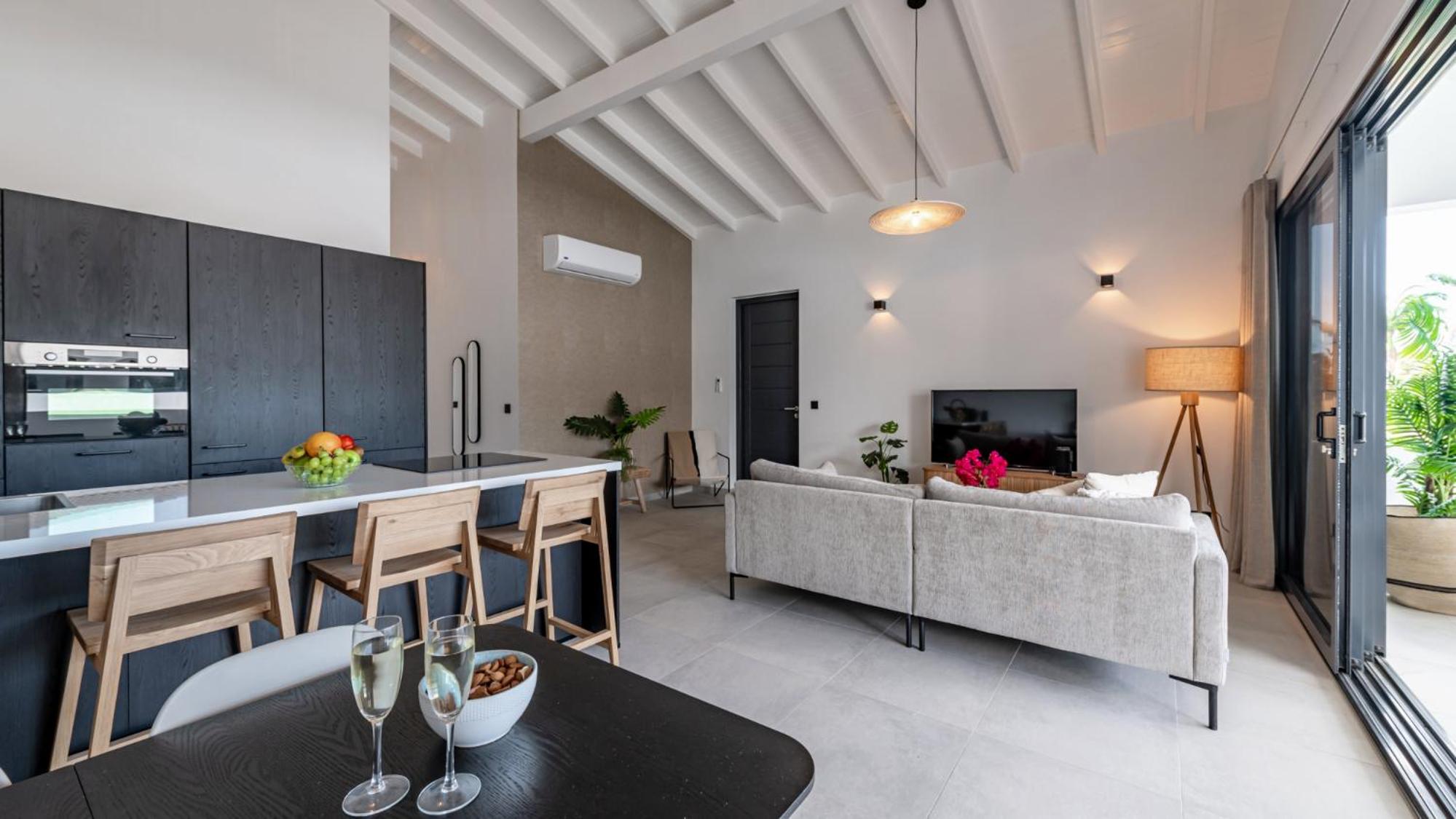 The Wave - Excellently located Penthouse with pool