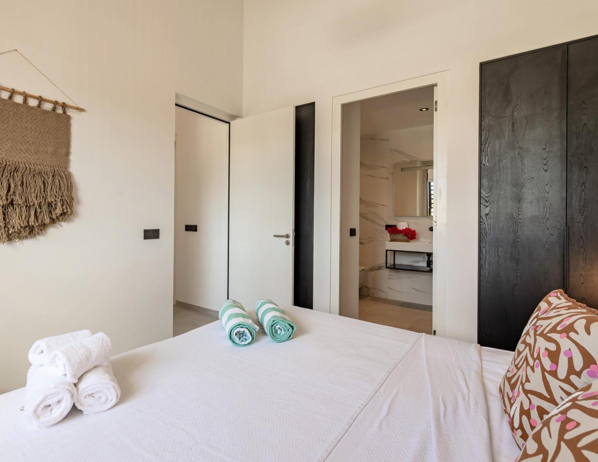The Wave - Excellently located Penthouse with pool