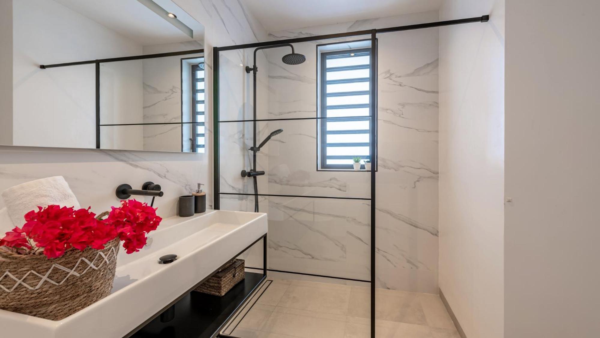The Wave - Excellently located Penthouse with pool