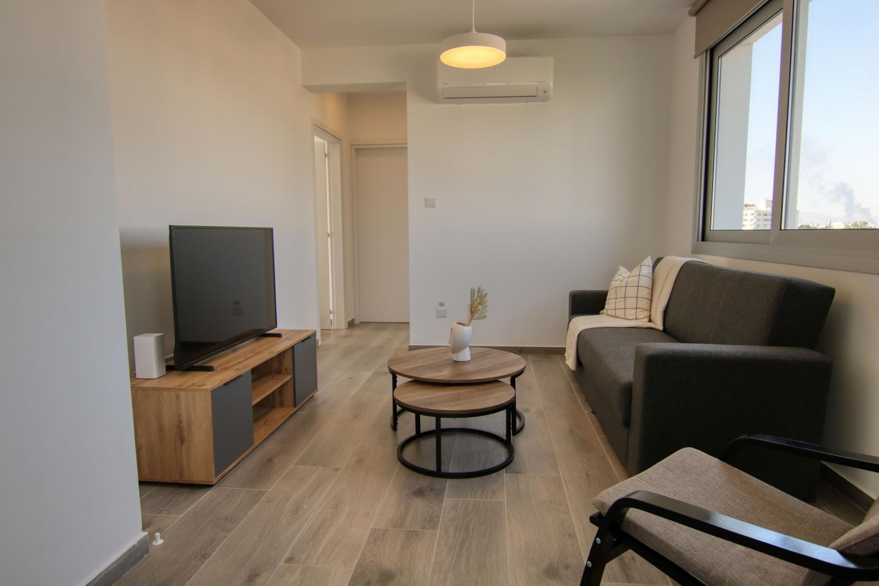 Phaedrus Living Coral Suites Bliss