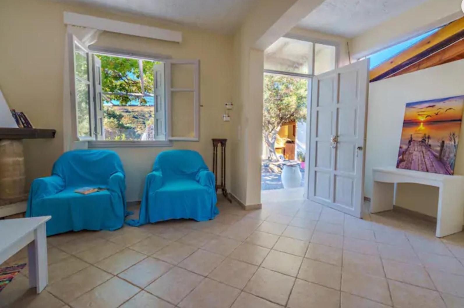 Secreto Holiday House with 2000sqm garden view 2