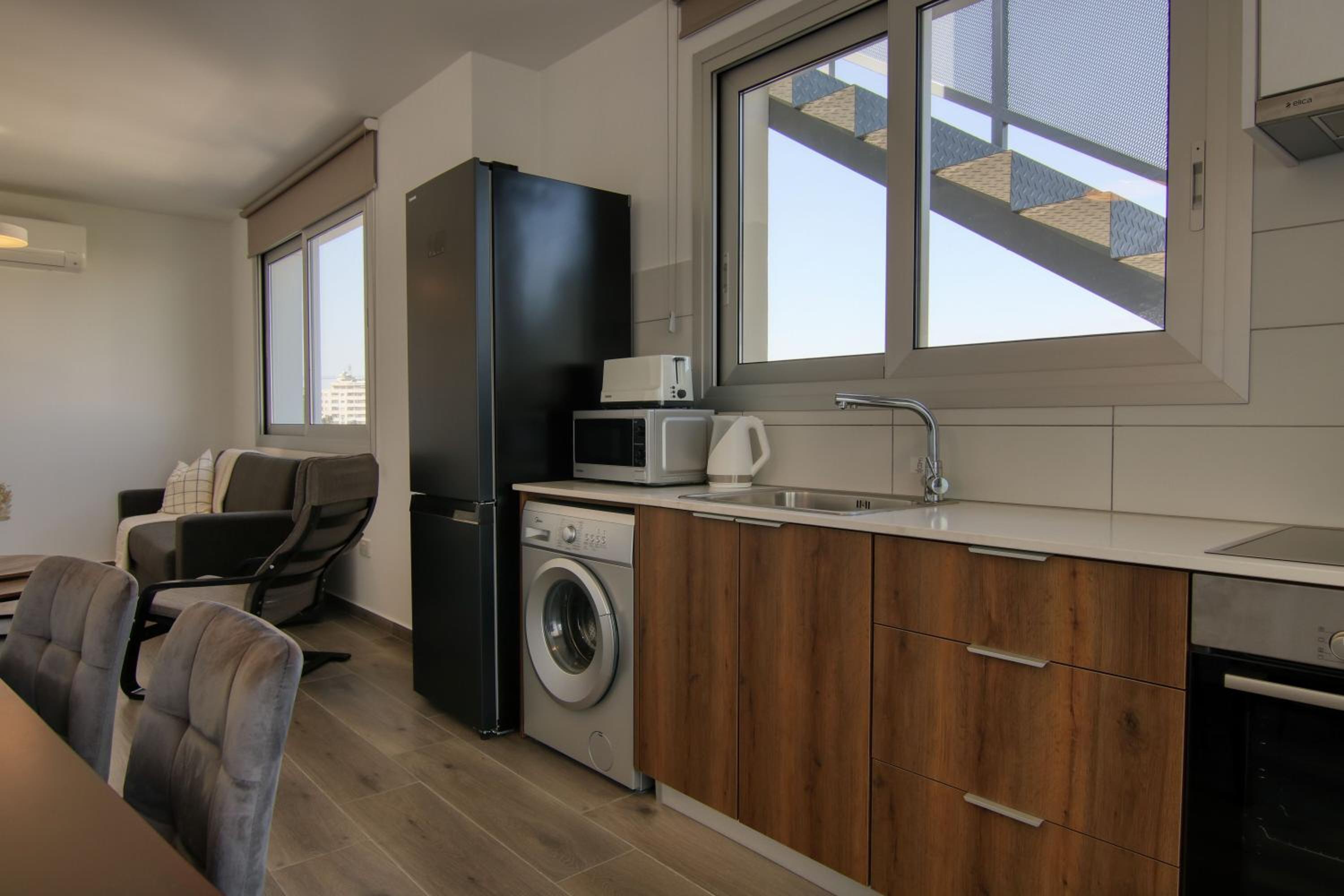 Phaedrus Living Coral Suites Bliss