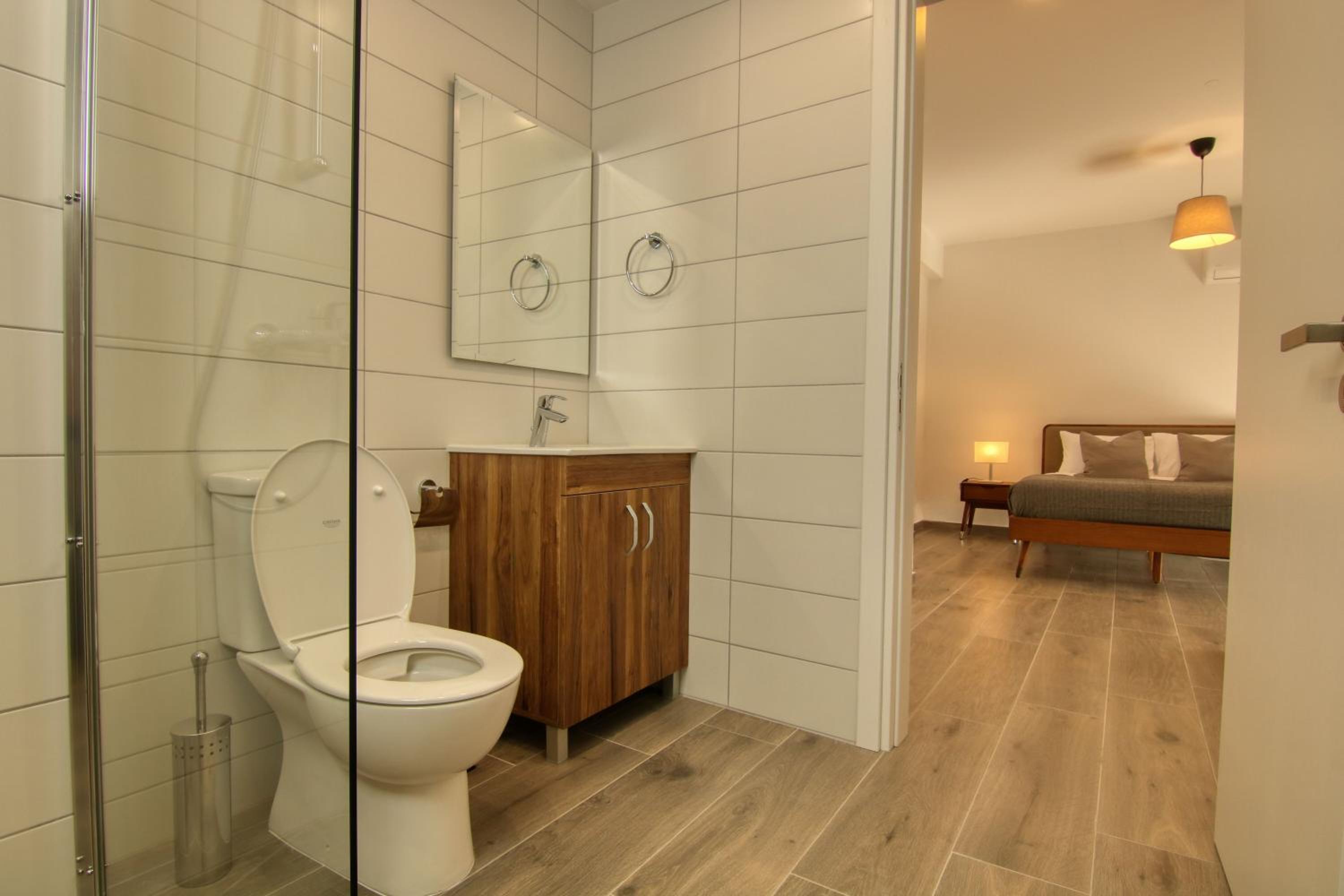 Phaedrus Living Coral Suites Bliss