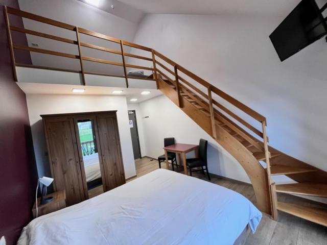 Auberge des Blancs Cailloux view 3