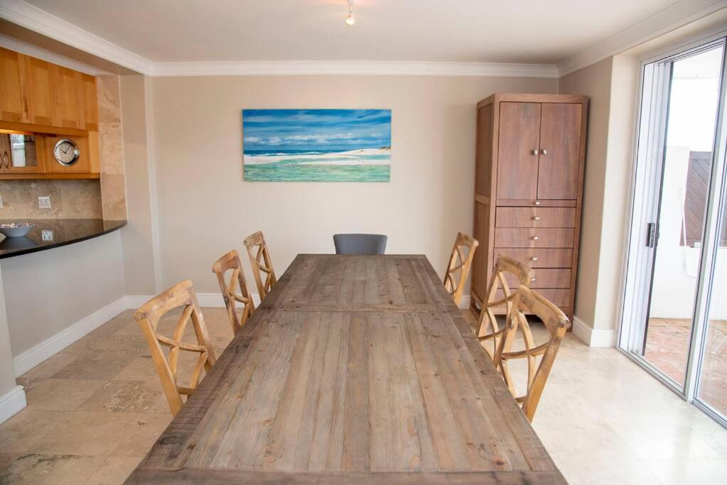 WATERFRONT -NEW LISTING LUXURY 4 BED ON THE WATER view 2
