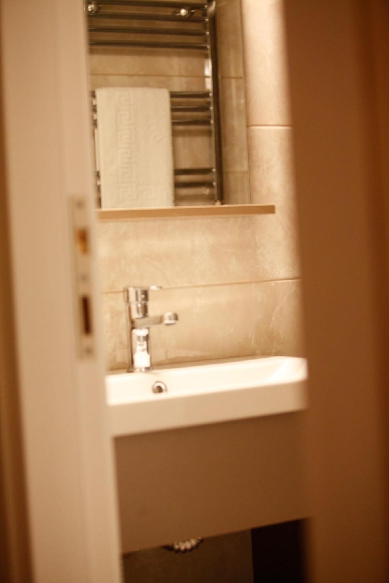 Taksim Nacre 360 Suit - Image 78