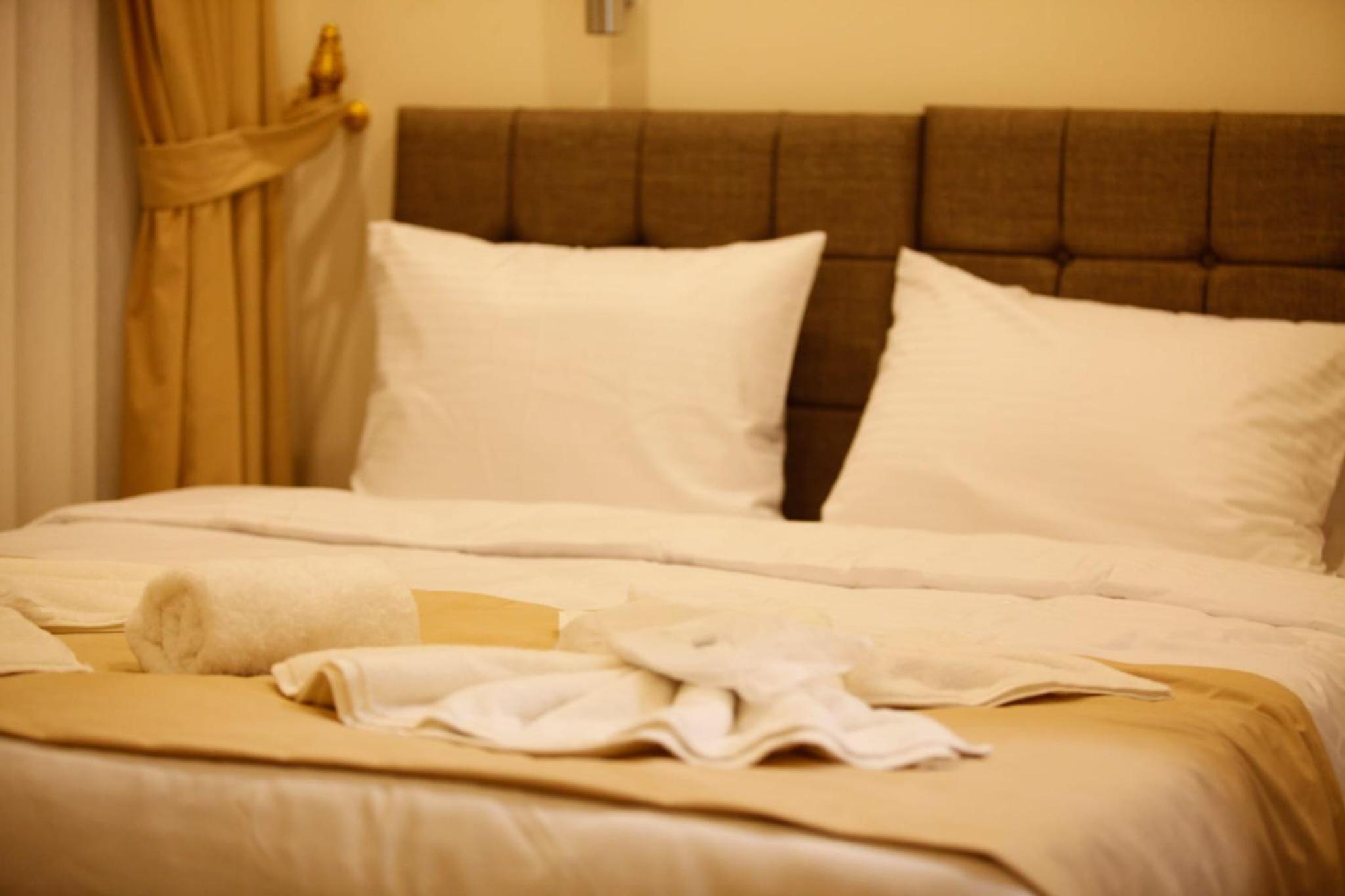 Taksim Nacre 360 Suit - Image 75