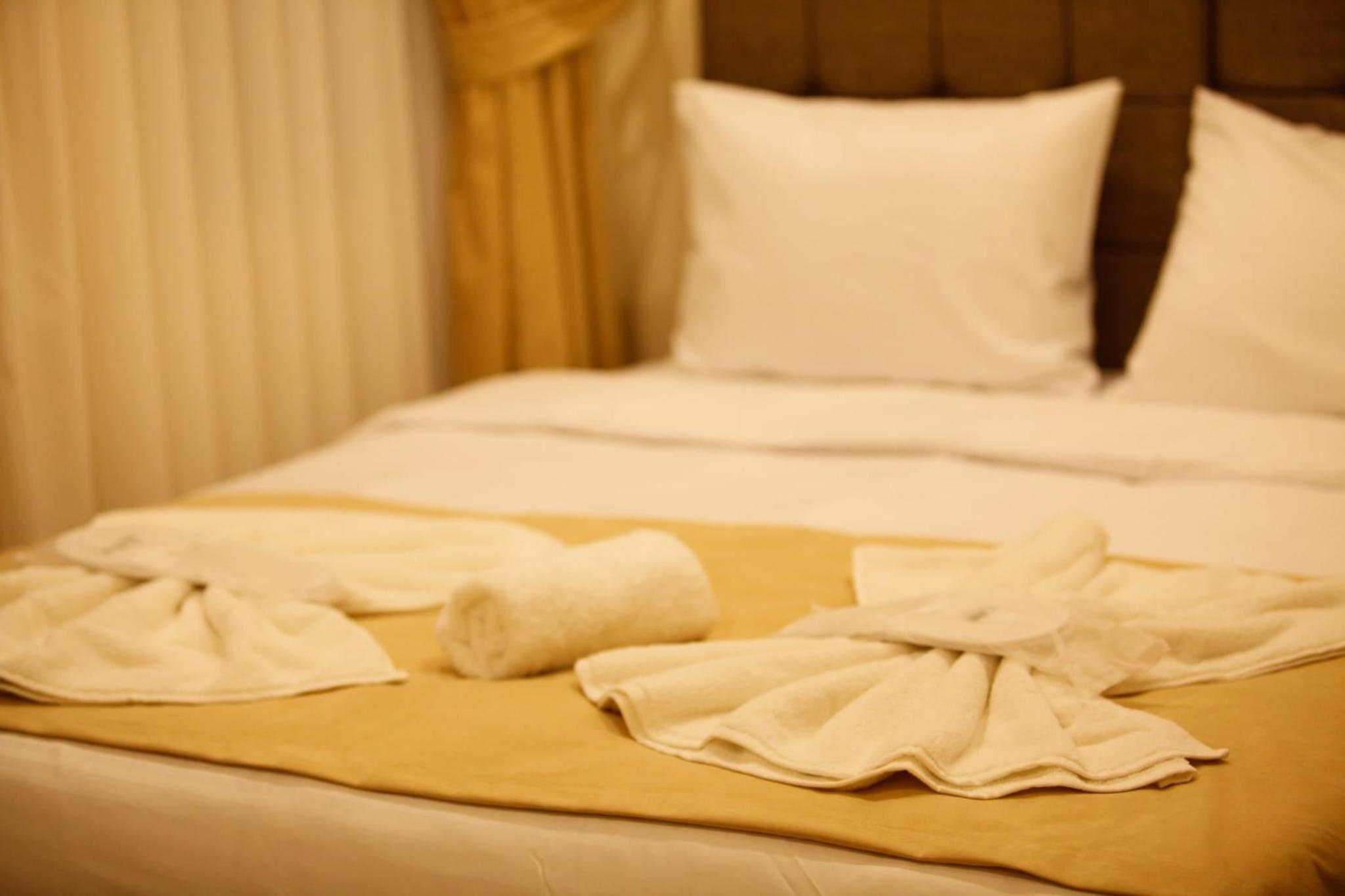 Taksim Nacre 360 Suit - Image 82