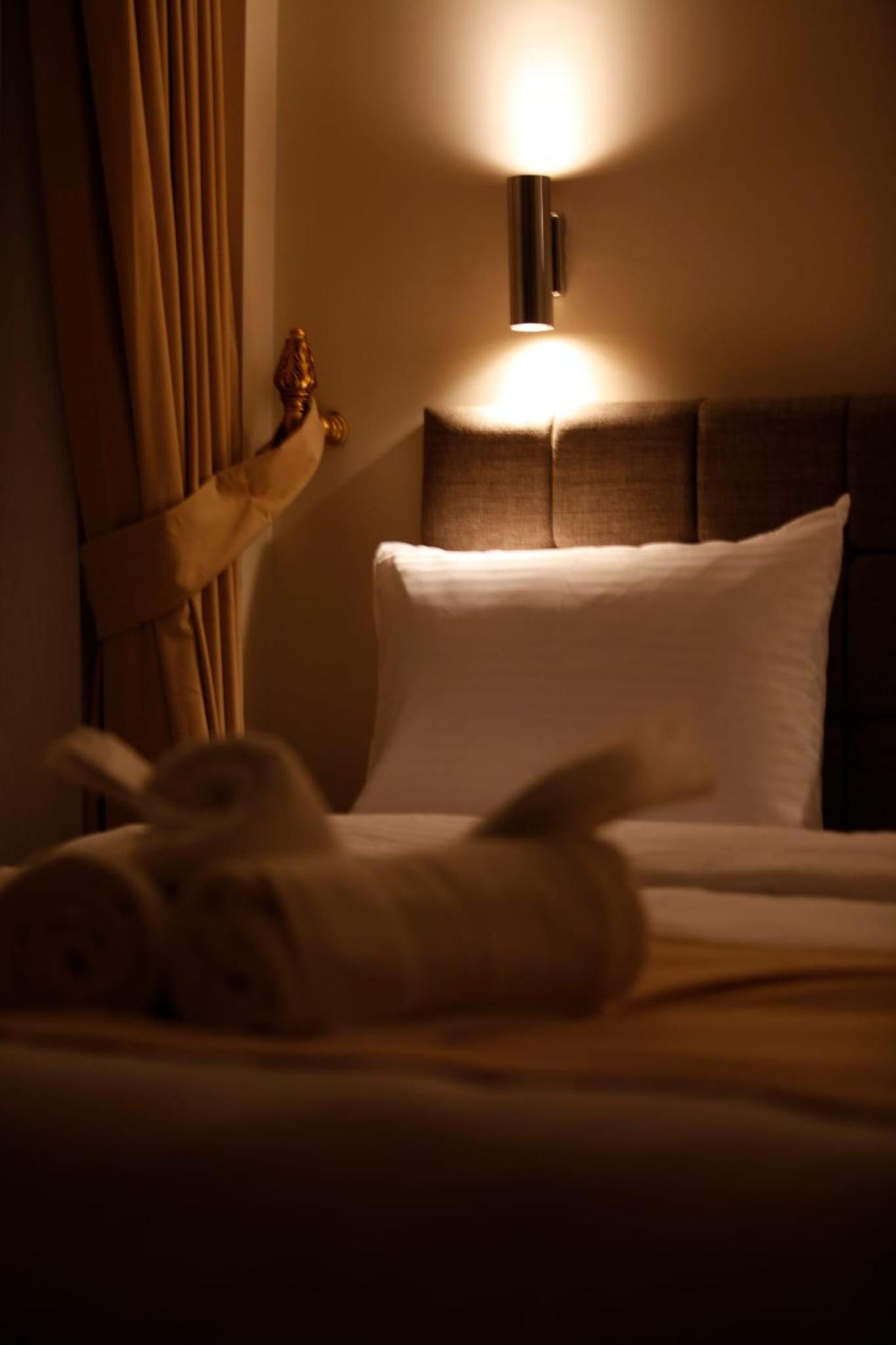 Taksim Nacre 360 Suit - Image 80