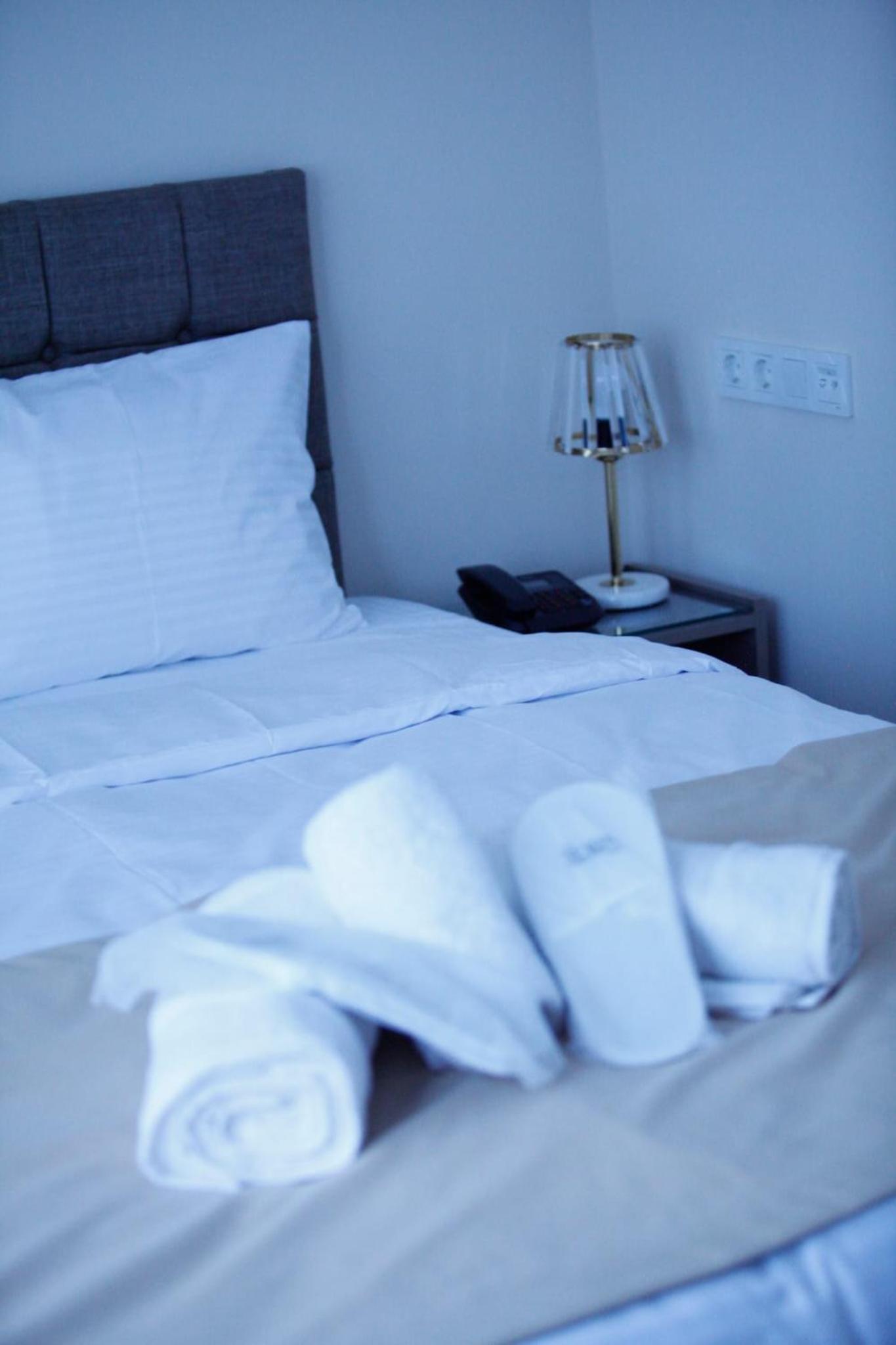 Taksim Nacre 360 Suit - Image 79