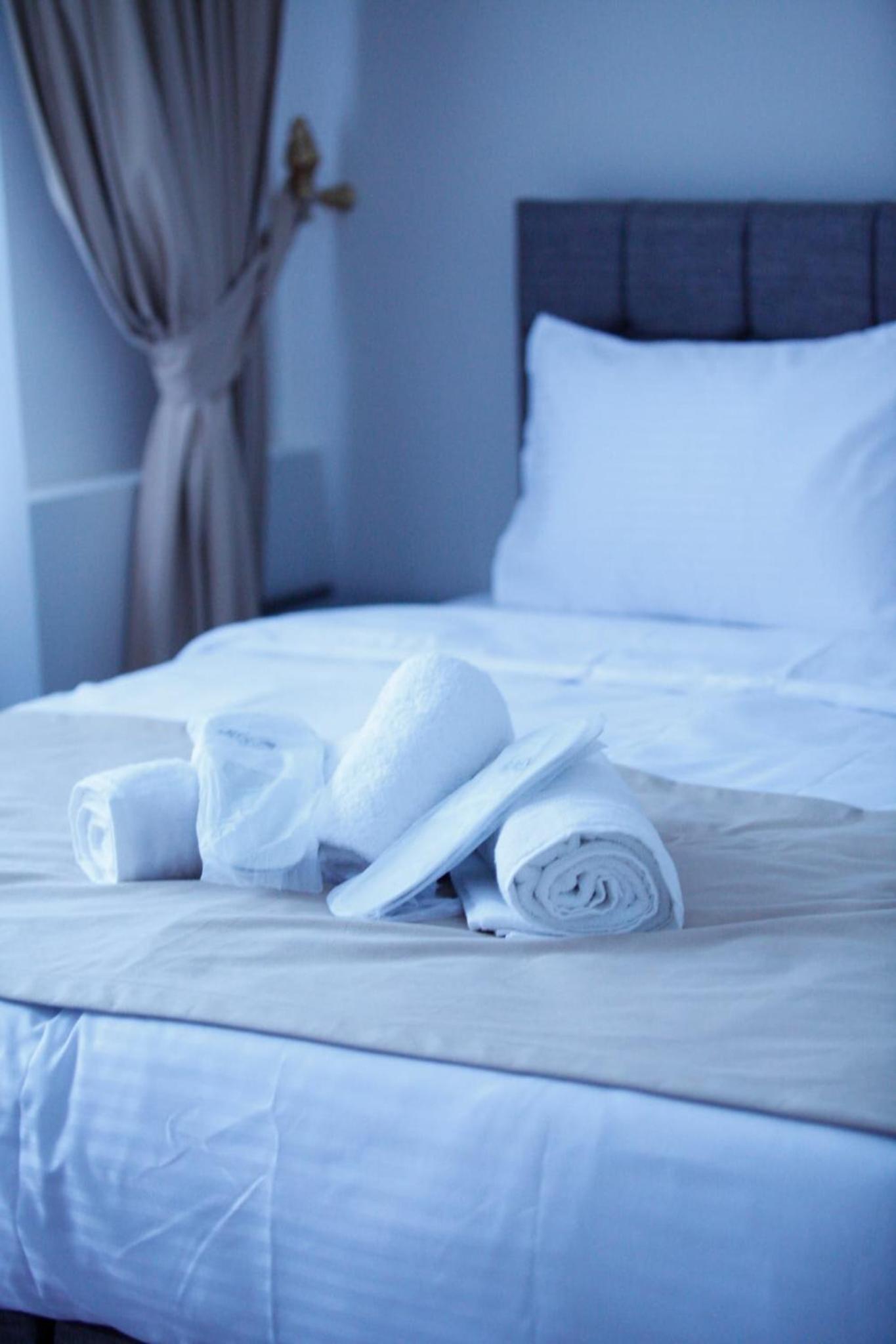 Taksim Nacre 360 Suit - Image 121