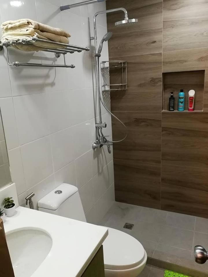 CONDO UNIT walking distance to CALLE CRISOLOGO