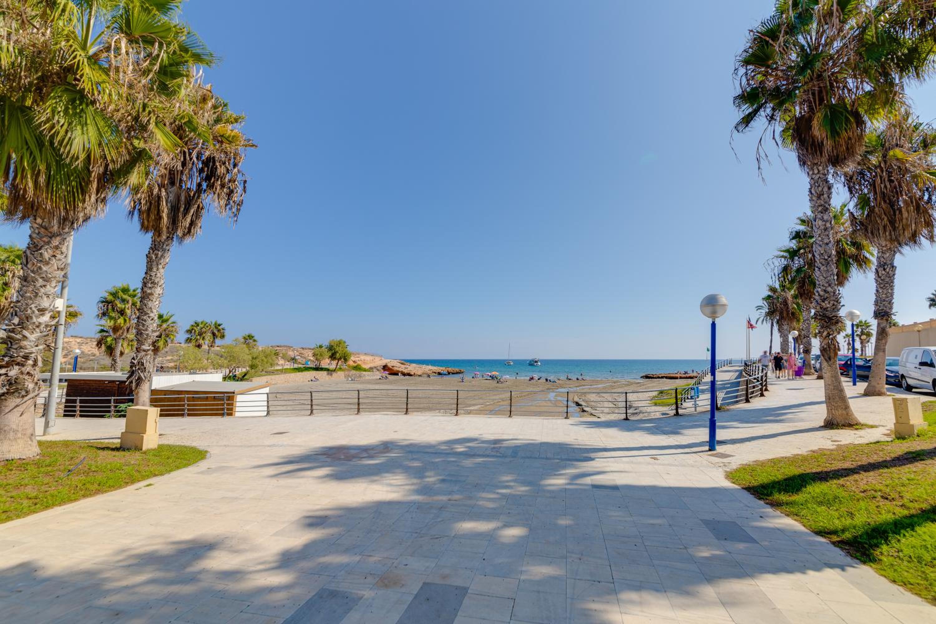 CB Living - 2 bedroom beach condo, Playa Flamenca view 4