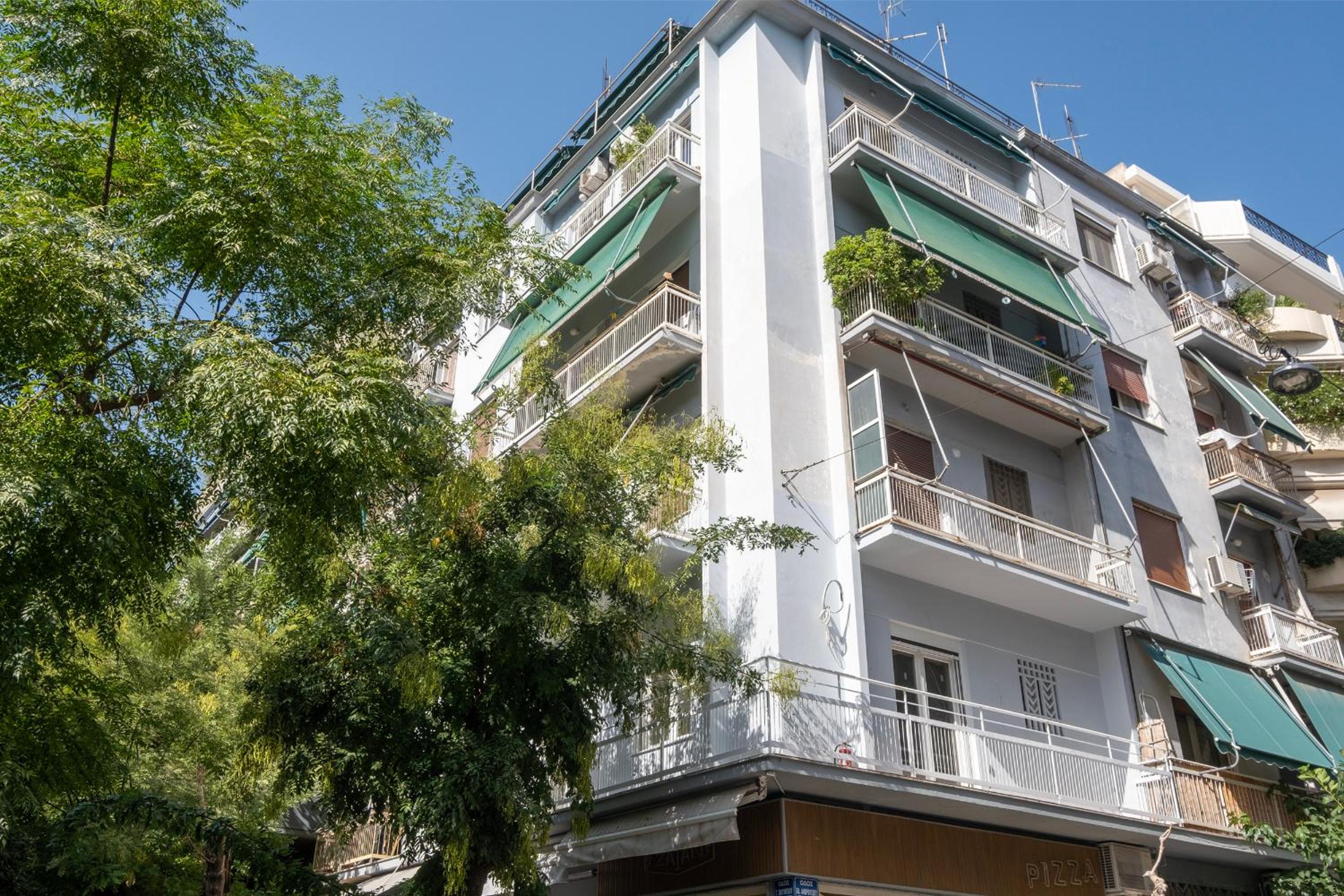 Koukaki Apartment