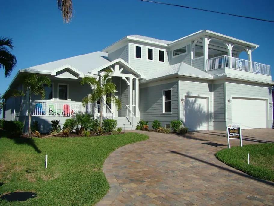 Grand 2-Story Cape Coral Riverfront Villa - Riverhouse Princess