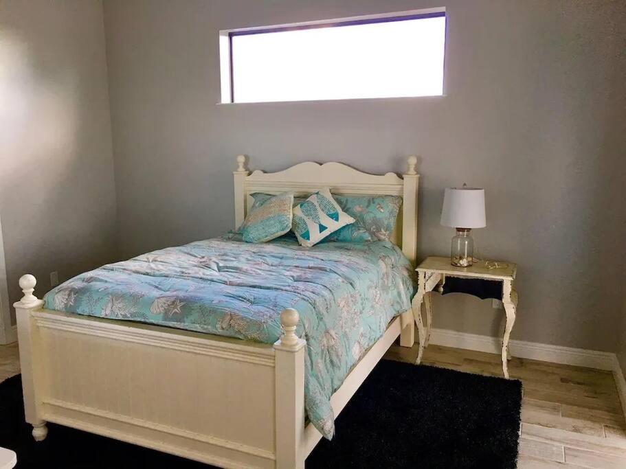 Grand 2-Story Cape Coral Riverfront Villa - Riverhouse Princess