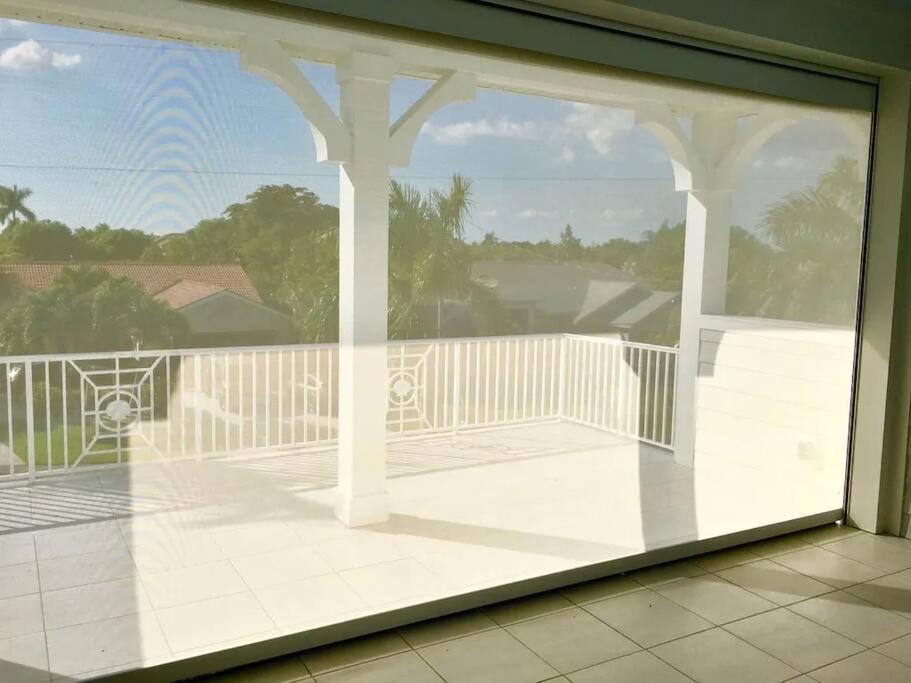 Grand 2-Story Cape Coral Riverfront Villa - Riverhouse Princess