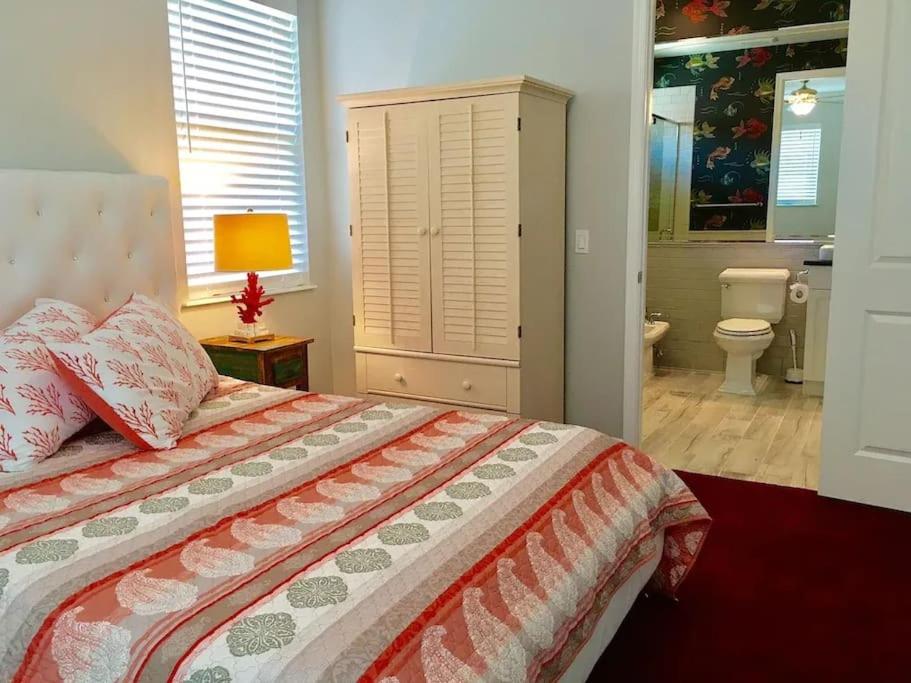 Grand 2-Story Cape Coral Riverfront Villa - Riverhouse Princess