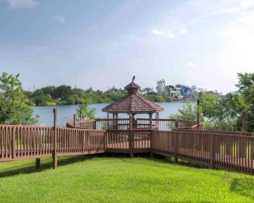 Universal Studios - Lake View 2 Bedrooms Apartment
