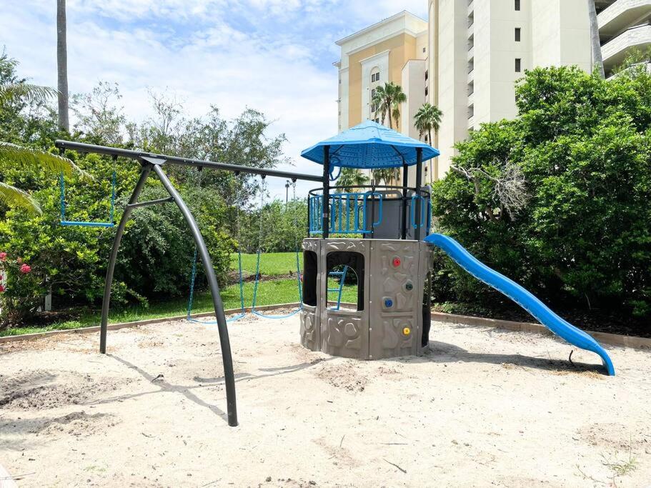 Universal Studios - Lake View 2 Bedrooms Apartment