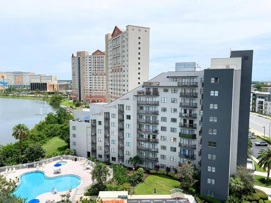 Universal Studios - Lake View 2 Bedrooms Apartment