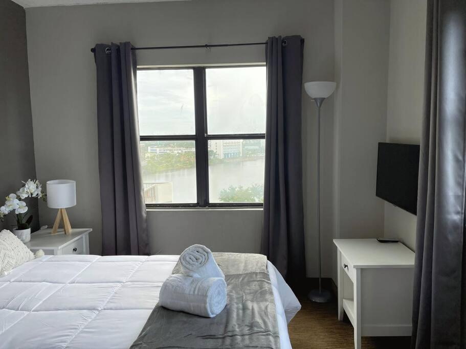 Universal Studios - Lake View 2 Bedrooms Apartment