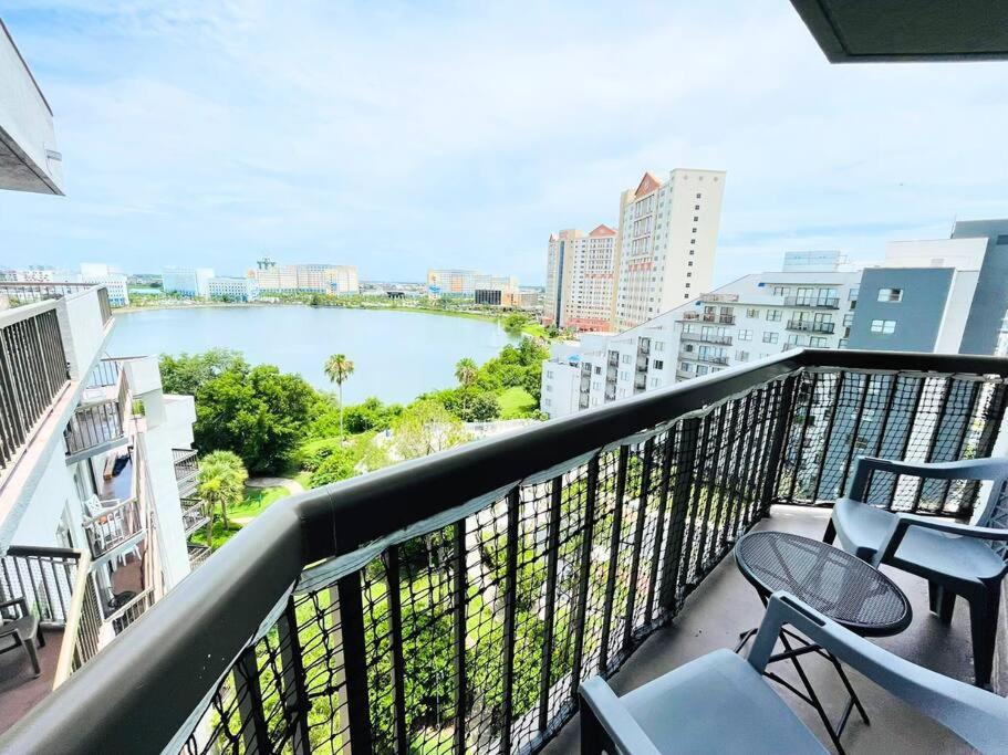 Universal Studios - Lake View 2 Bedrooms Apartment