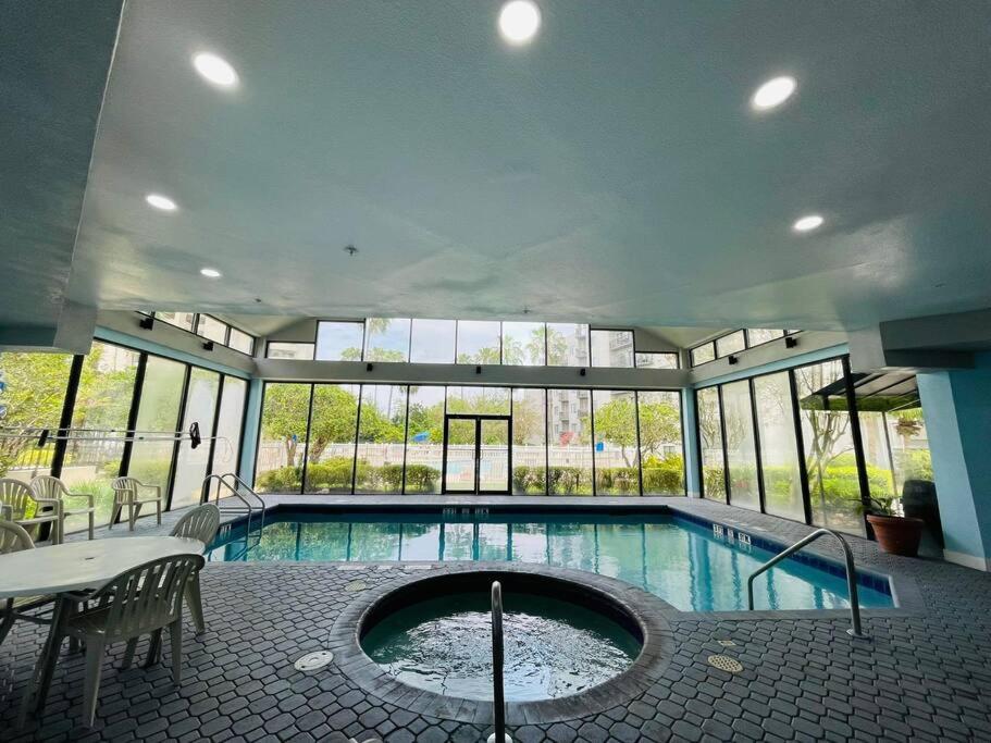 Universal Studios - Lake View 2 Bedrooms Apartment